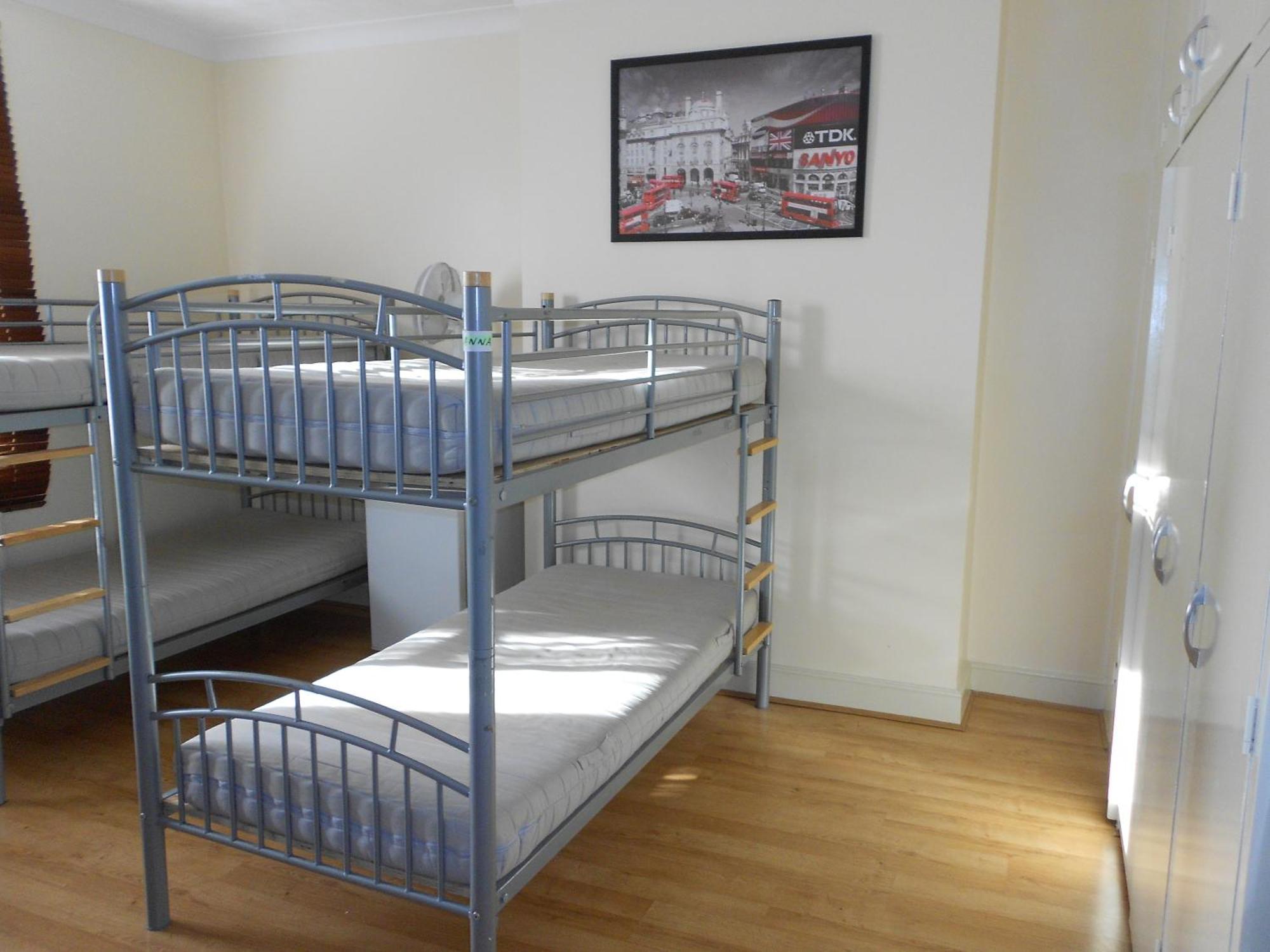 24/7 London Hostel Exterior photo
